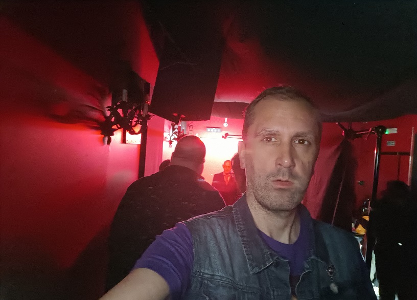 Nathan Head doubling as The Mogern's forearm in the original ending